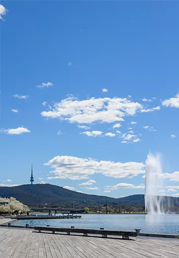 Cityscape of Lake Burley Griffin in Canberra.