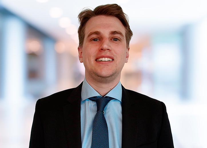 Nic Schimming, finance broker, smiling at the camera.